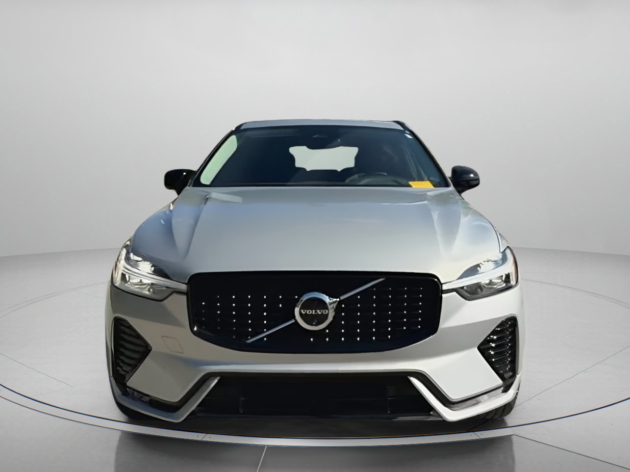 Used 2025 Volvo XC60 B5 Plus image 33