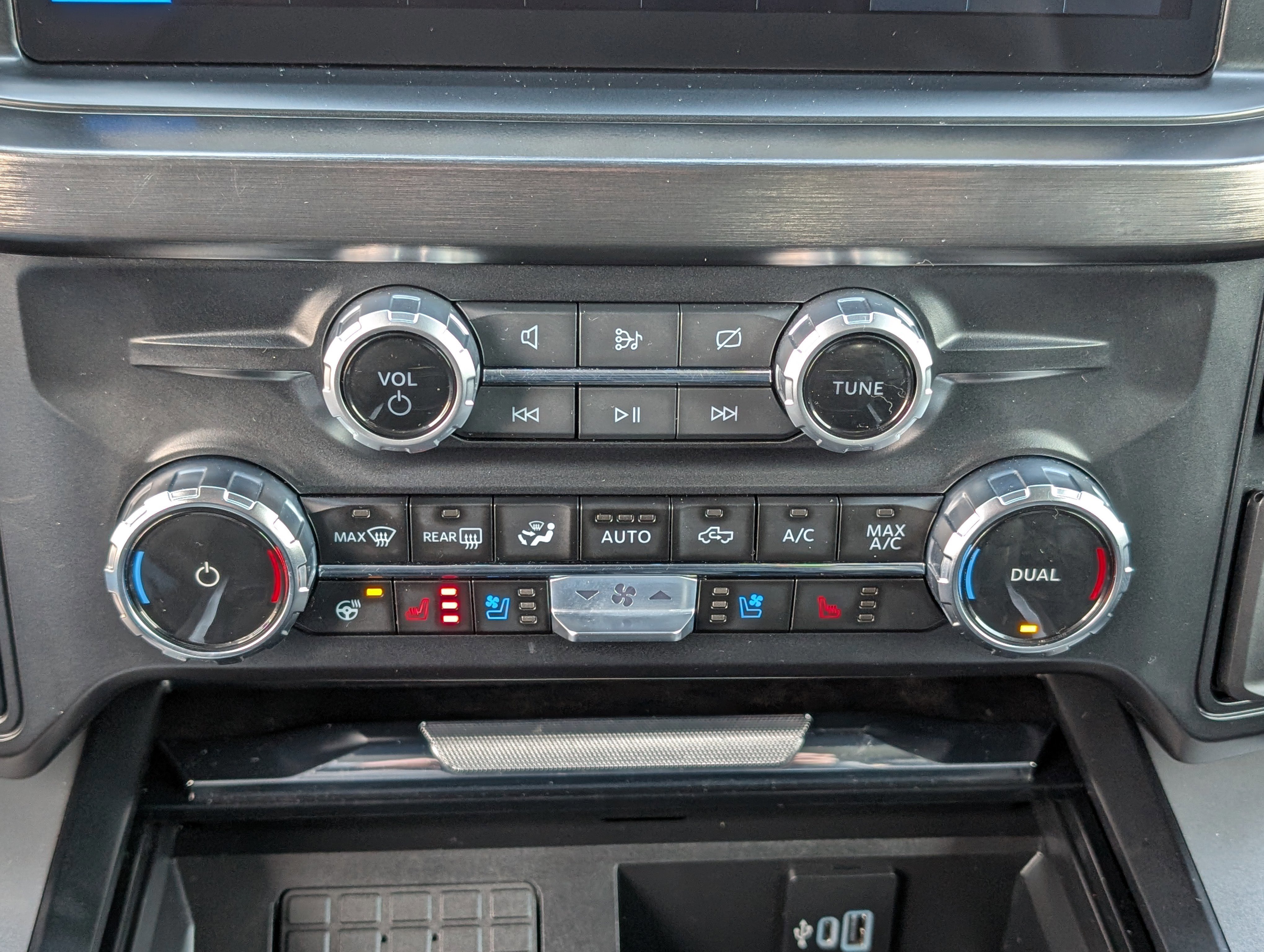 Certified 2024 Ford F350 Lariat w/ Lariat Ultimate Package image 31