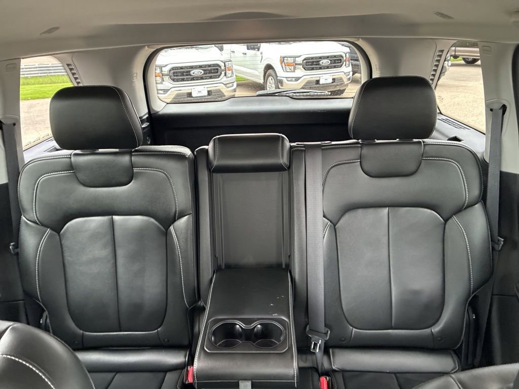 Used 2023 Jeep Grand Cherokee Limited AWD/4WD image 33