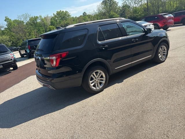 Certified 2017 Ford Explorer XLT w/ Equipment Group 202A FWD image 28
