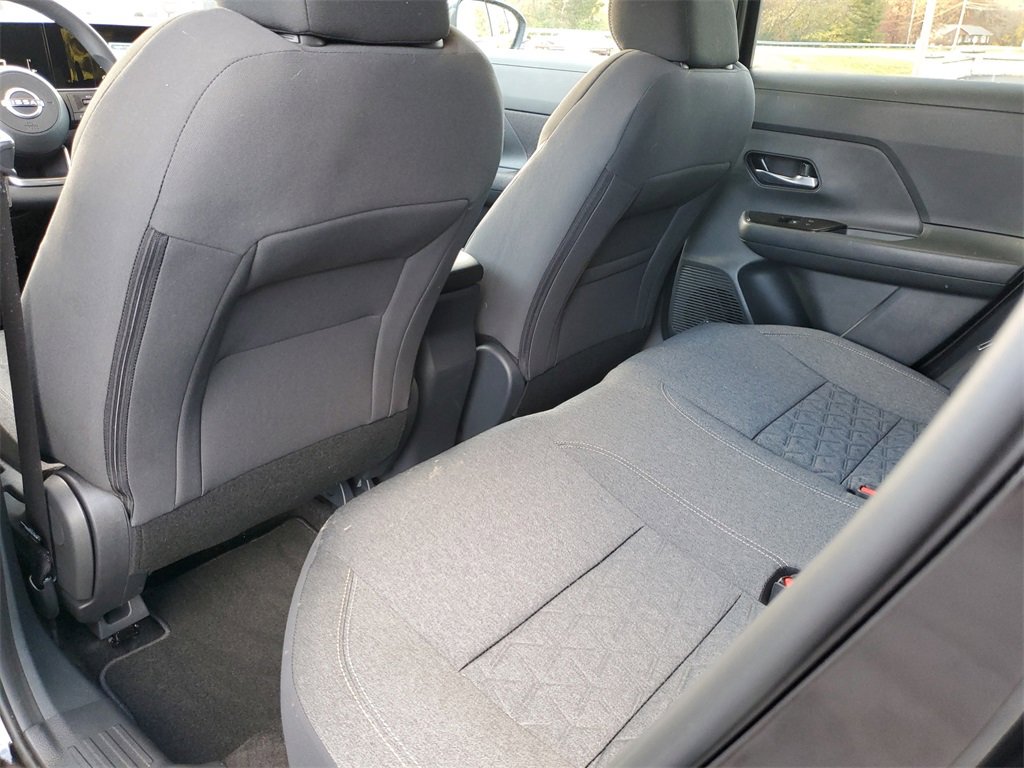 Used 2025 Nissan Kicks SV image 38