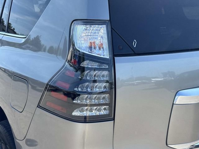 Used 2023 Lexus GX 460 Premium w/ Accessory Package AWD/4WD image 11