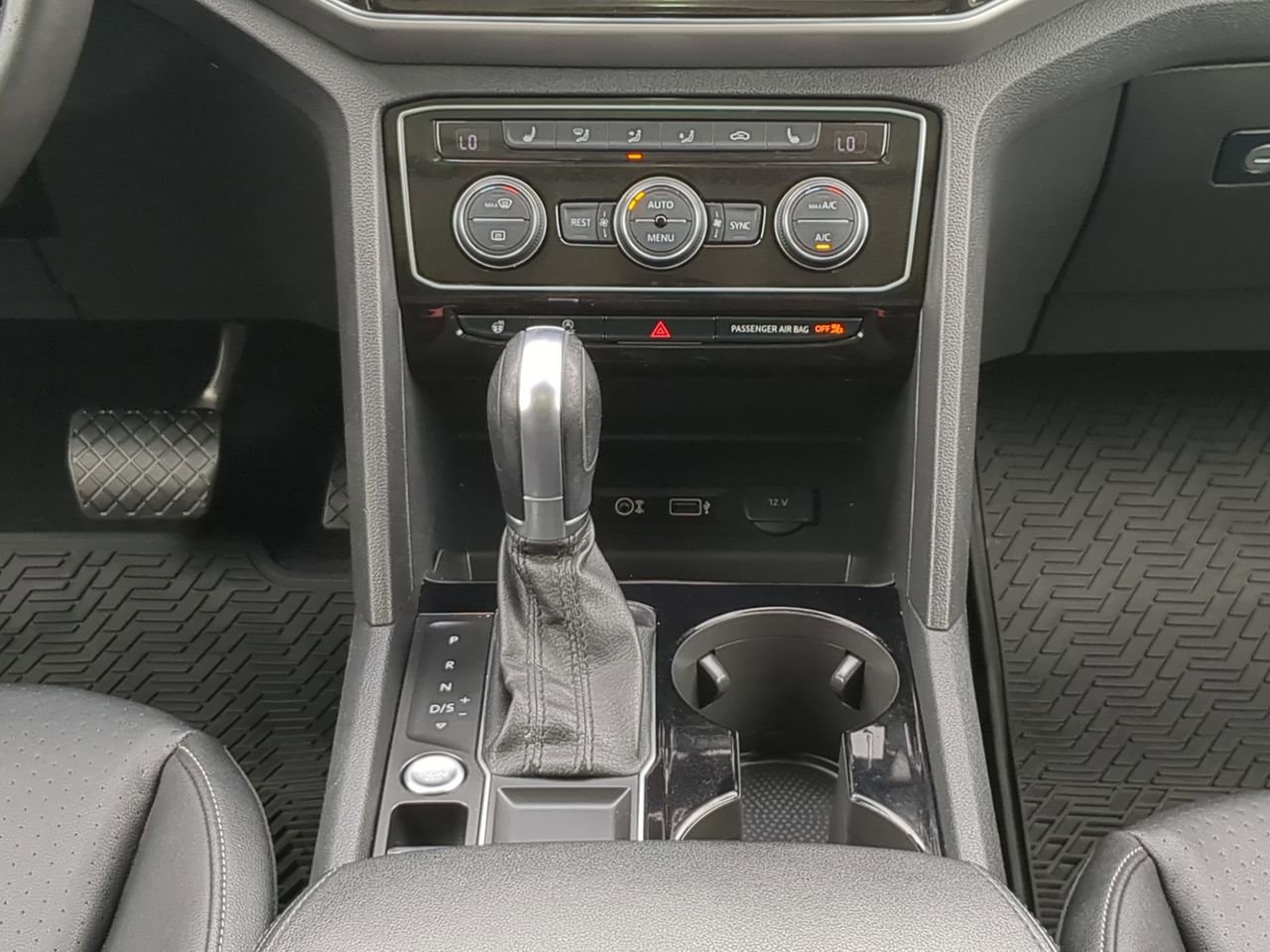 Used 2019 Volkswagen Atlas SEL FWD image 17