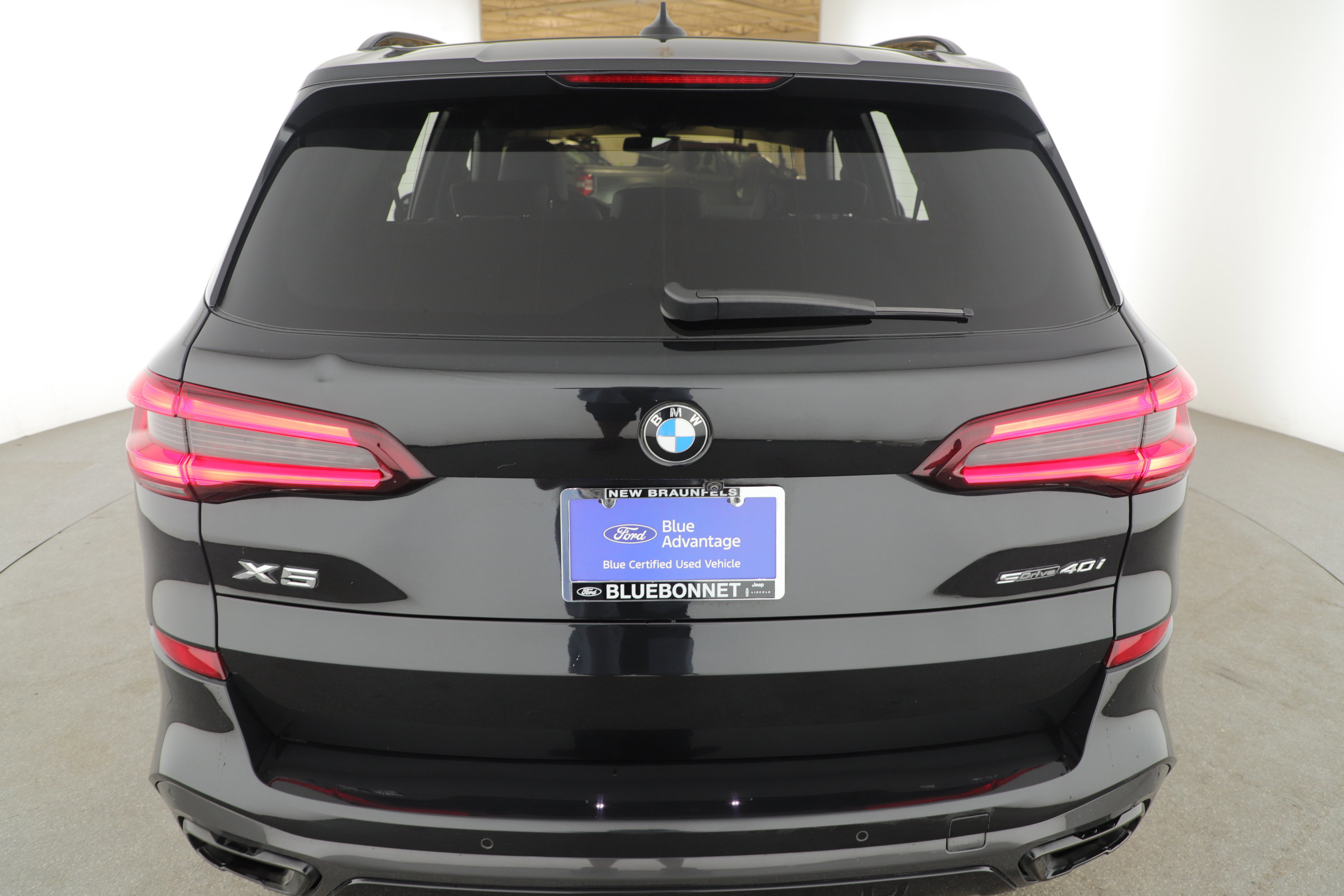 Used 2021 BMW X5 sDrive40i w/ M Sport Package image 2