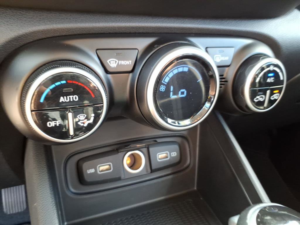 Used 2022 Hyundai Venue SEL FWD image 16