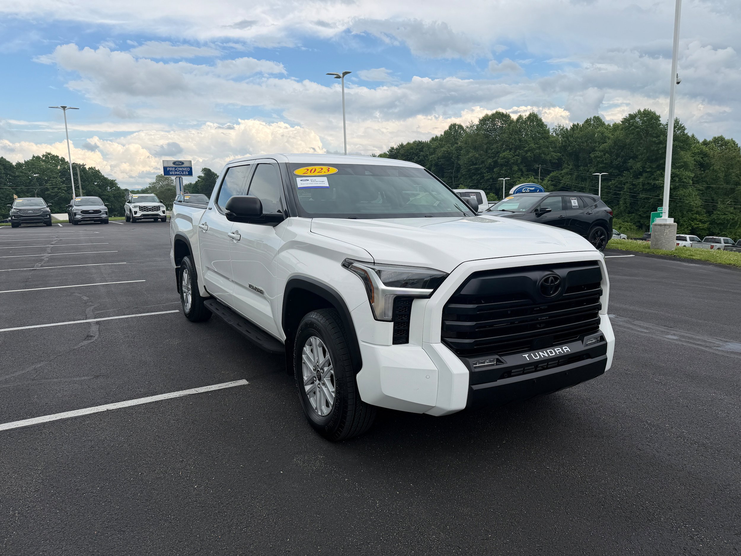 Used 2023 Toyota Tundra SR5 w/ SR5 Premium Package AWD/4WD image 4