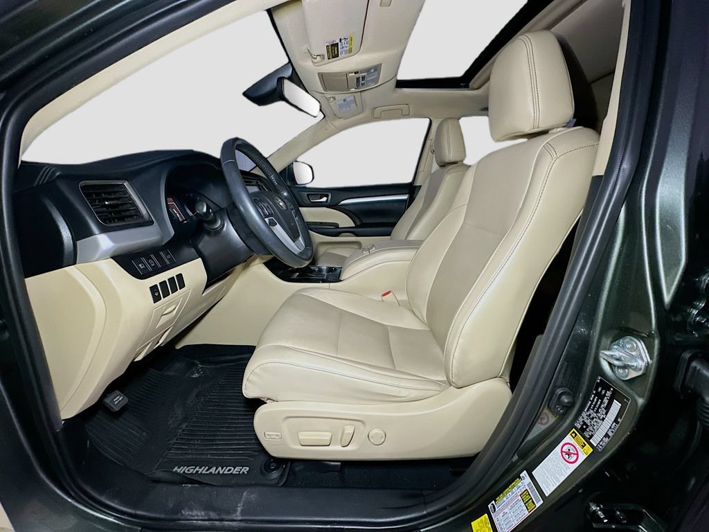 Used 2019 Toyota Highlander XLE w/ Protection Package #3 AWD/4WD image 20