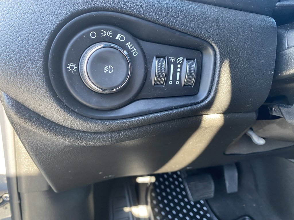 Used 2021 Jeep Renegade Latitude image 10