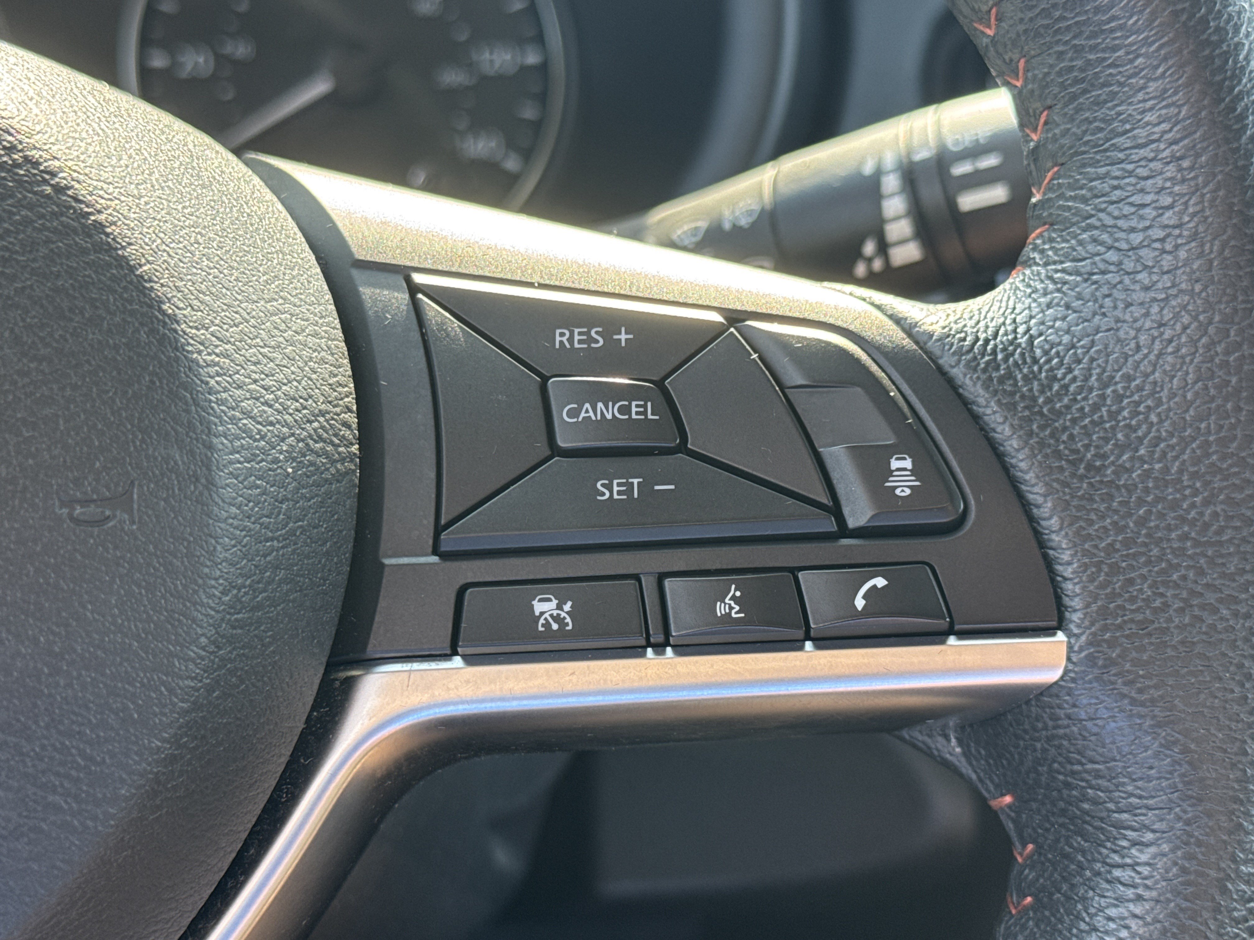 Used 2024 Nissan Kicks SR FWD image 17