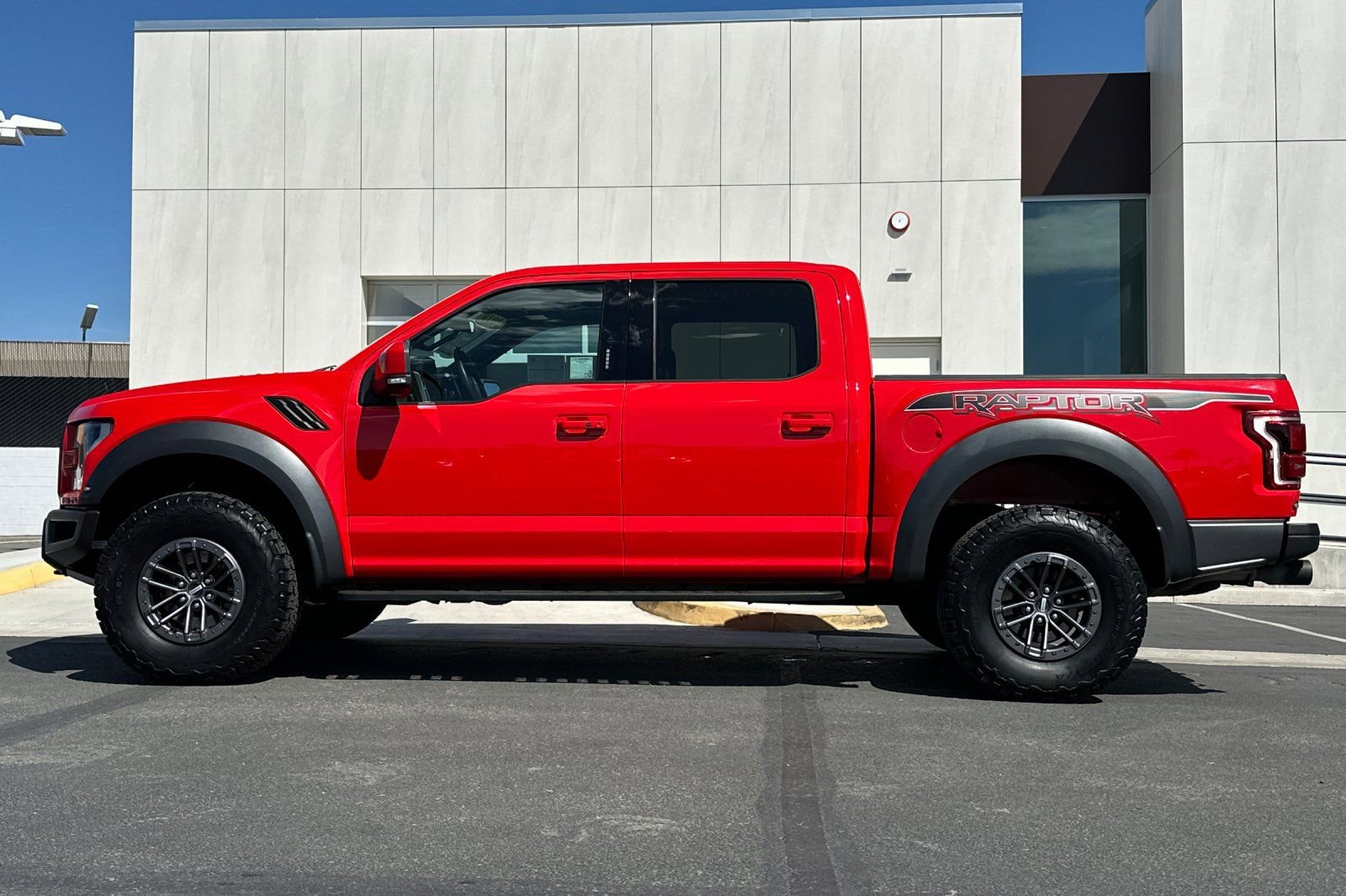 Certified 2019 Ford F150 Raptor w/ Equipment Group 802A Luxury image 6