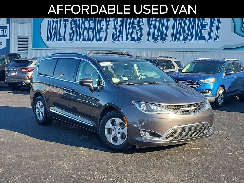 Used 2017 Chrysler Pacifica Touring-L Plus FWD image 32
