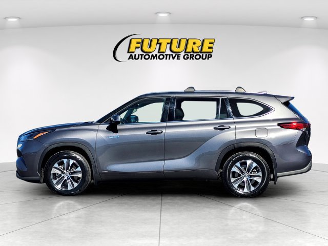 Used 2021 Toyota Highlander XLE AWD/4WD image 7