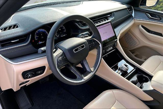 Used 2024 Jeep Grand Cherokee Limited AWD/4WD image 14