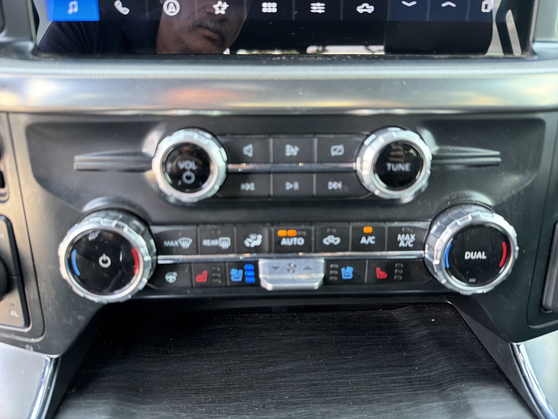 Certified 2024 Ford F150 Lariat w/ Tow/Haul Package AWD/4WD image 7