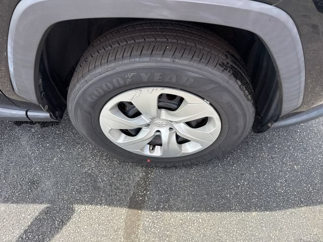Used 2019 Toyota RAV4 LE AWD/4WD image 15