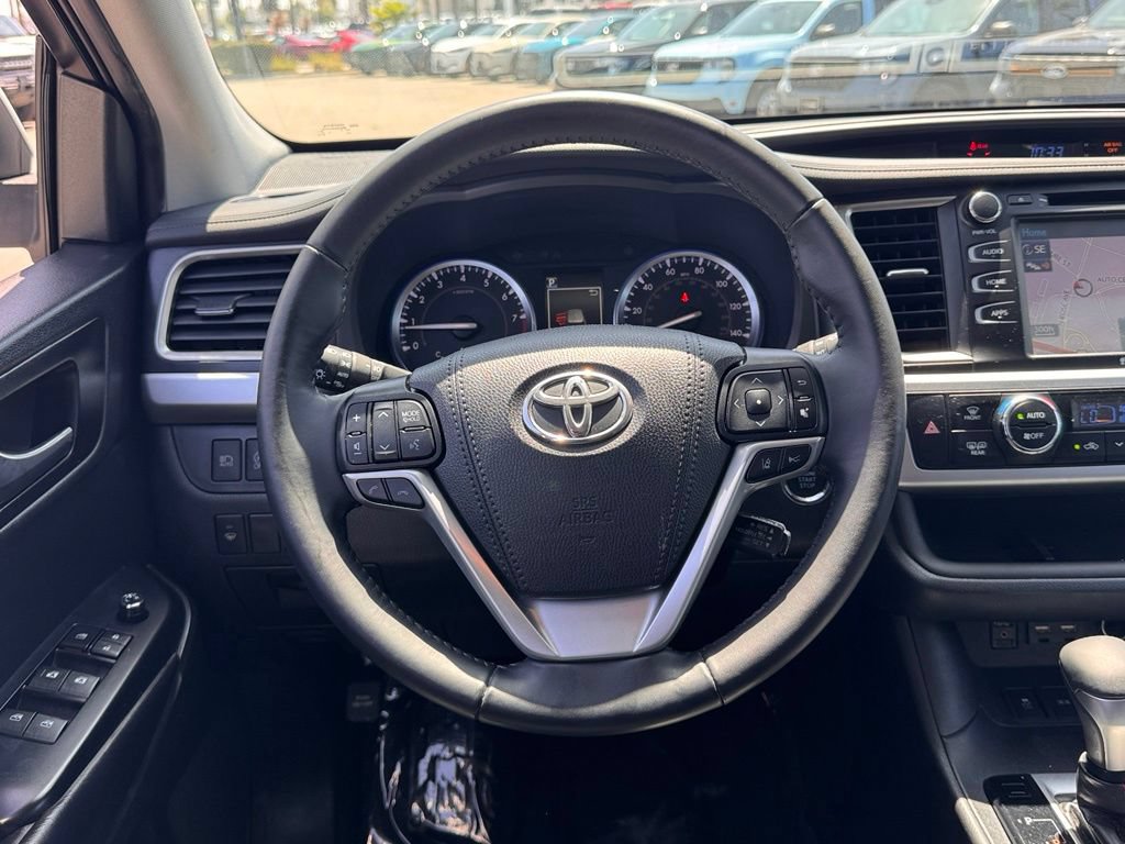Used 2019 Toyota Highlander SE FWD image 23