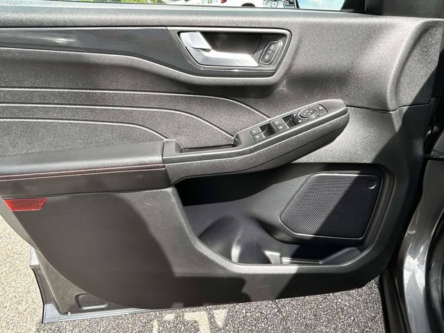 Certified 2025 Ford Escape ST-Line FWD image 17