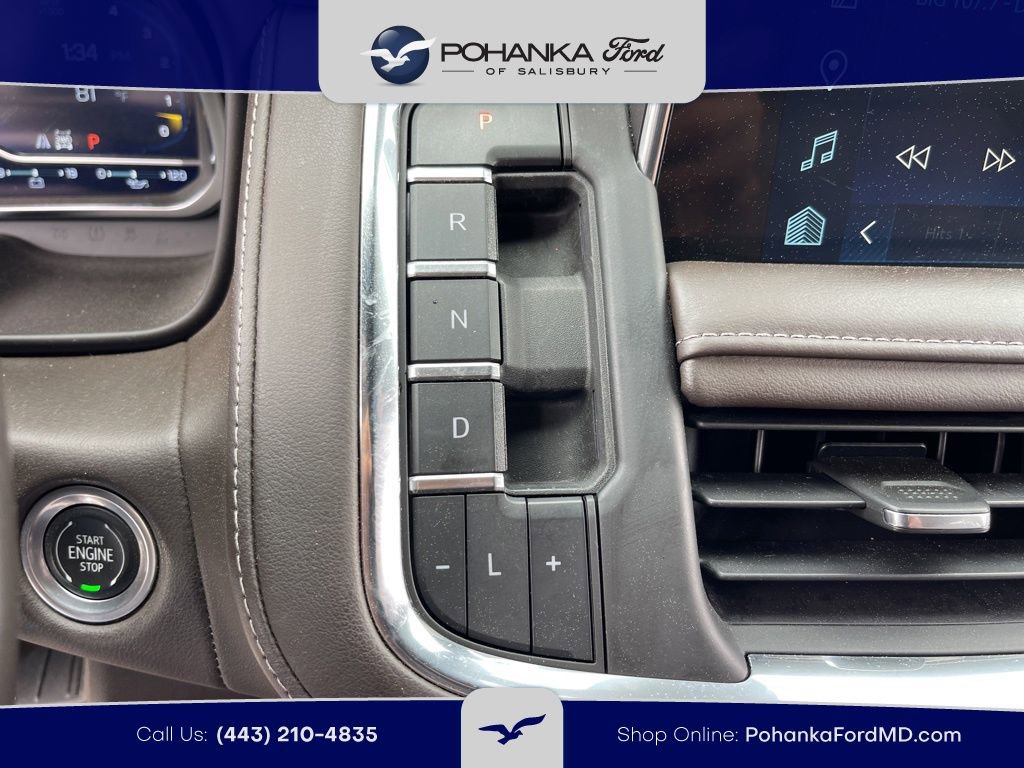 Used 2022 Chevrolet Suburban LT w/ Luxury Package image 14