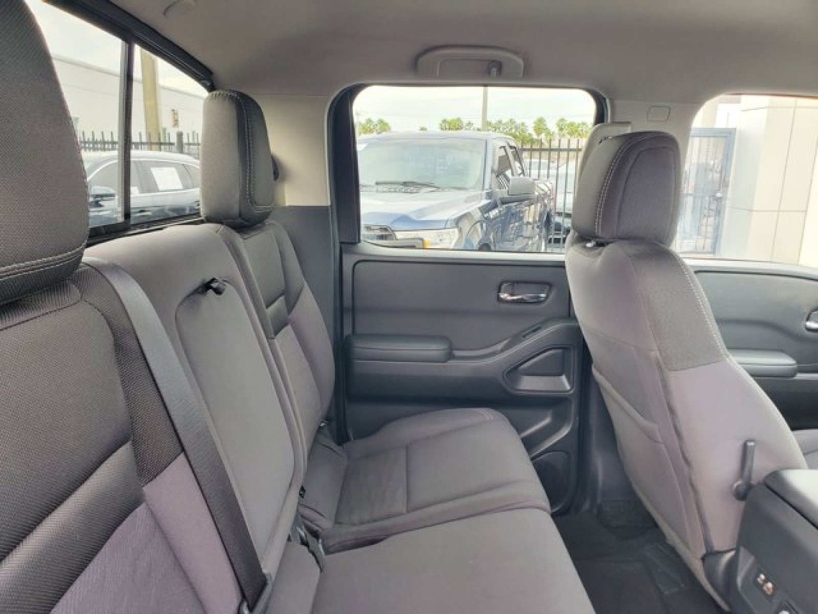 Used 2022 Nissan Frontier SV image 30