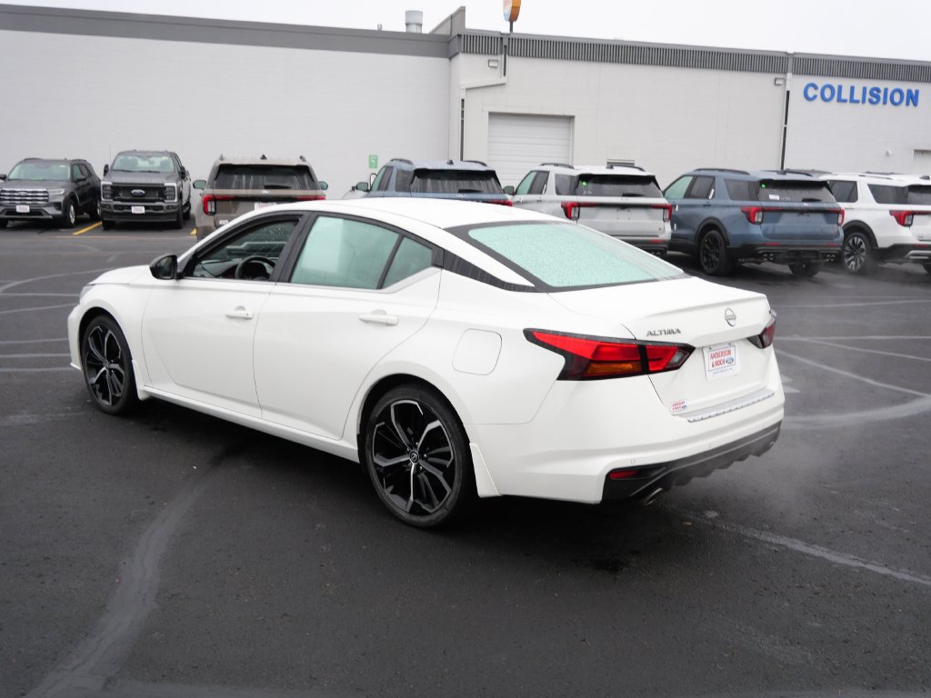 Used 2023 Nissan Altima 2.5 SR w/ SR Premium Package FWD image 9