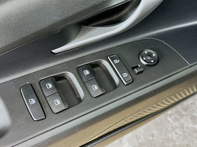 Used 2022 Hyundai Elantra SE image 20