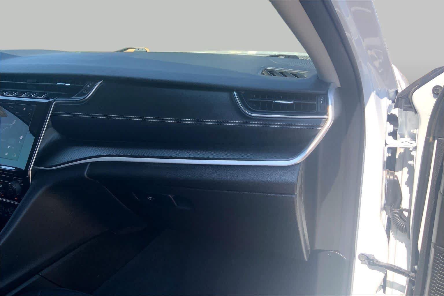 Used 2023 Jeep Grand Cherokee L Laredo RWD image 19