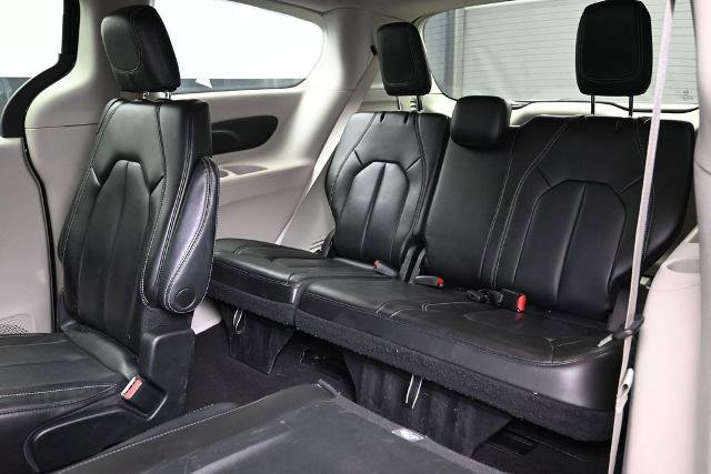 Used 2023 Chrysler Pacifica Touring-L FWD image 24