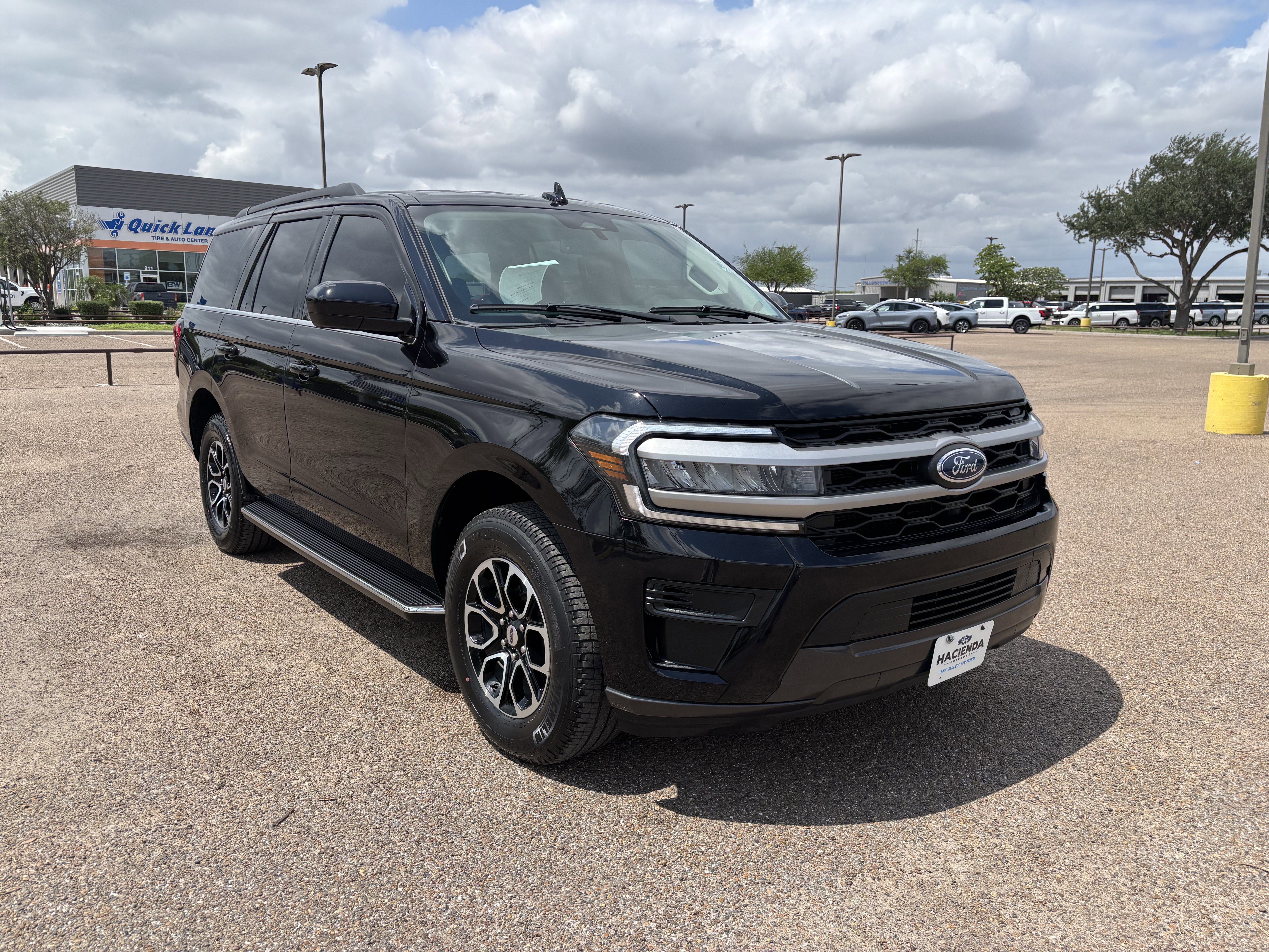 Certified 2023 Ford Expedition XLT RWD image 6