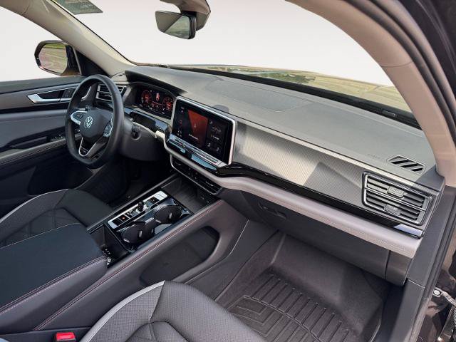 Used 2025 Volkswagen Atlas Peak Edition SE AWD/4WD image 15