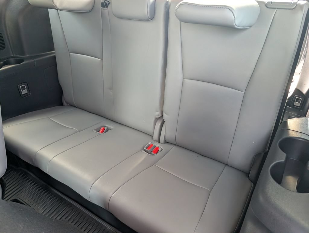 Used 2022 Toyota Highlander XLE FWD image 12