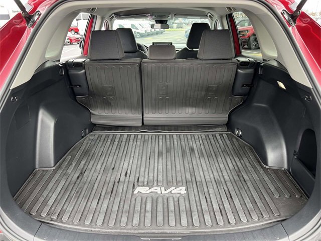 Used 2022 Toyota RAV4 LE image 9
