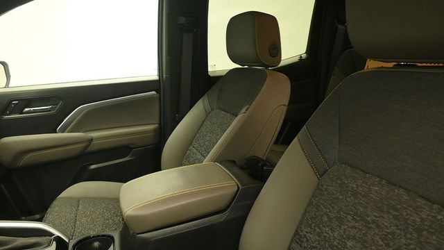 Used 2024 Chevrolet Colorado ZR2 w/ Safety Package AWD/4WD image 19
