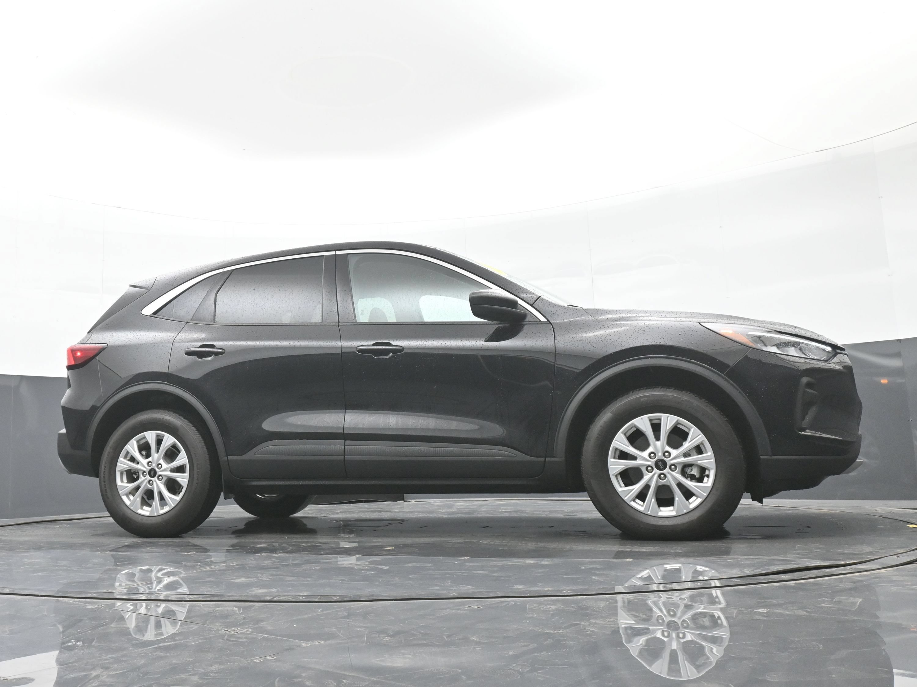 Certified 2024 Ford Escape Active AWD/4WD image 40