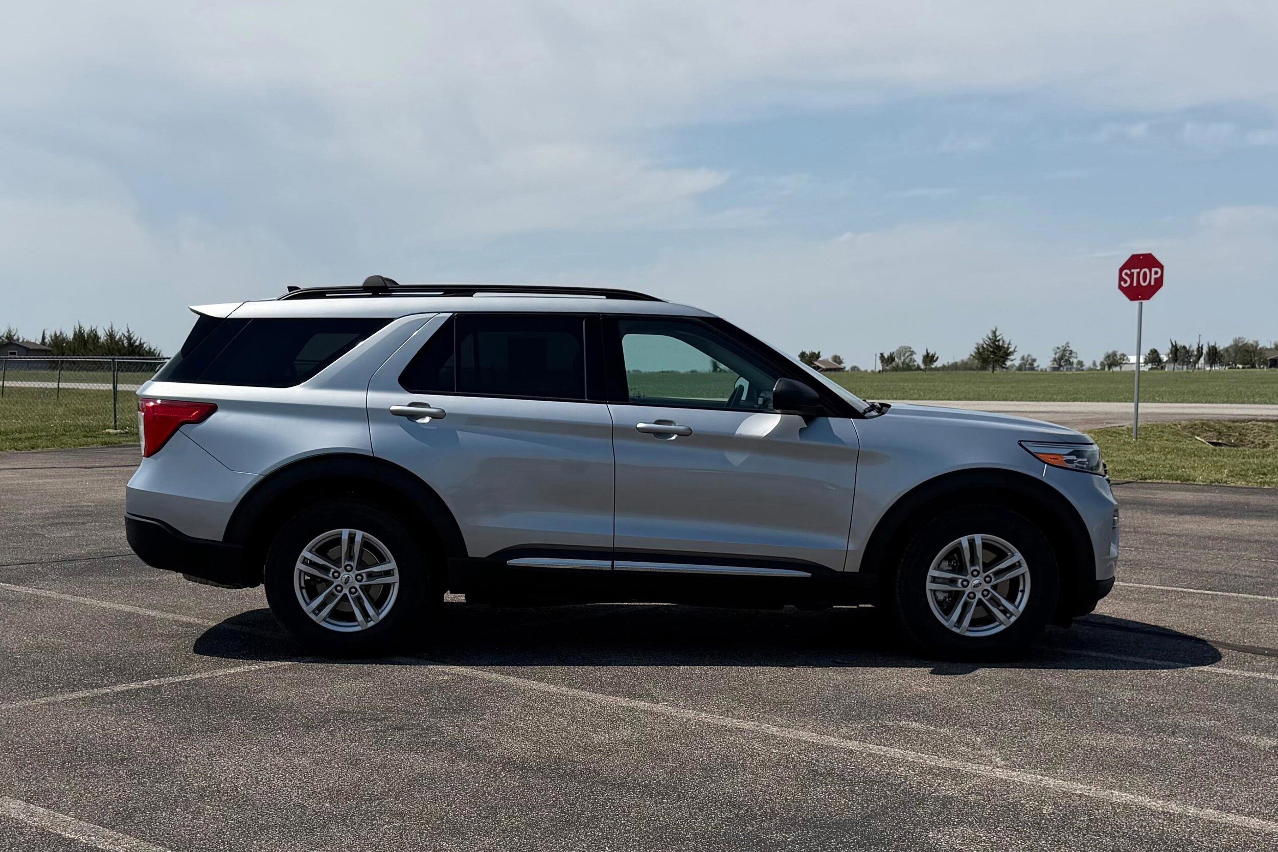 Certified 2023 Ford Explorer XLT w/ Equipment Group 202A AWD/4WD image 7