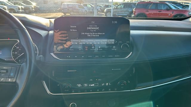 Used 2023 Nissan Rogue SL w/ SL Premium Package image 25