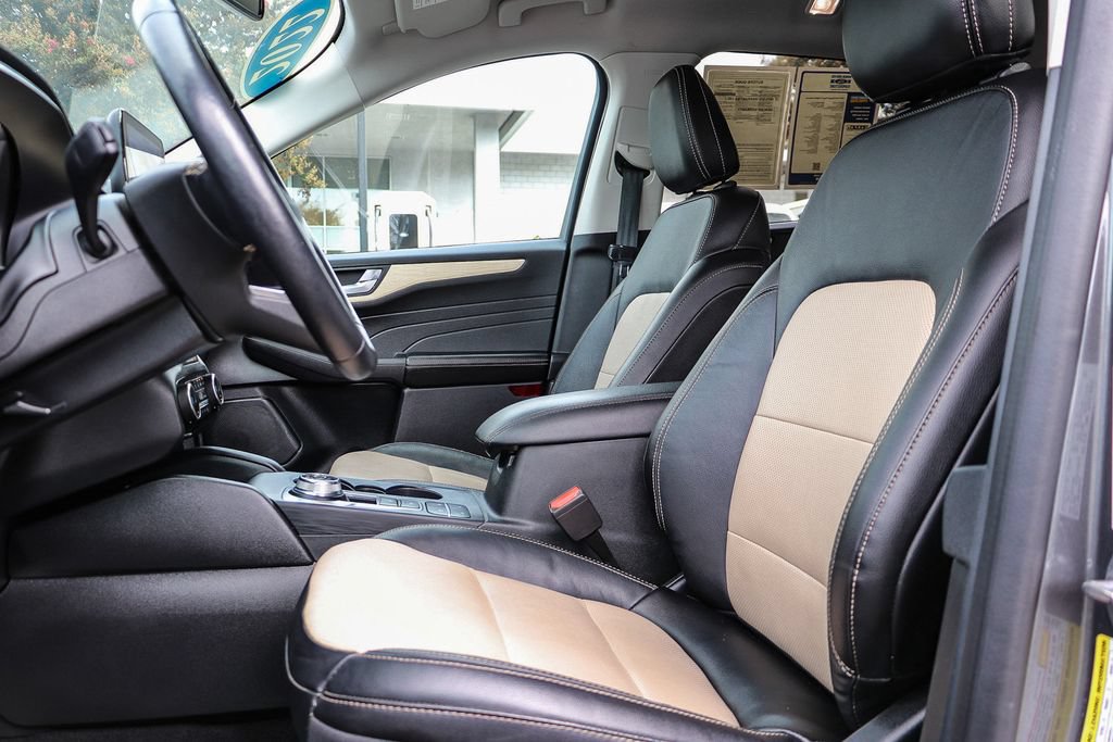 Certified 2022 Ford Escape Titanium w/ Titanium Premium Package FWD image 23