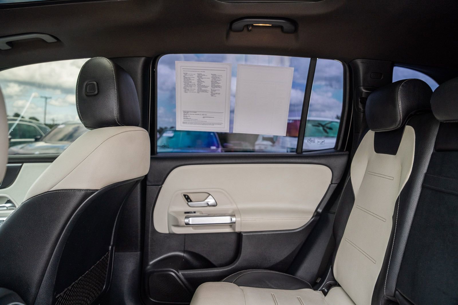 Used 2021 Mercedes-Benz GLB 250 4MATIC w/ AMG Line image 17