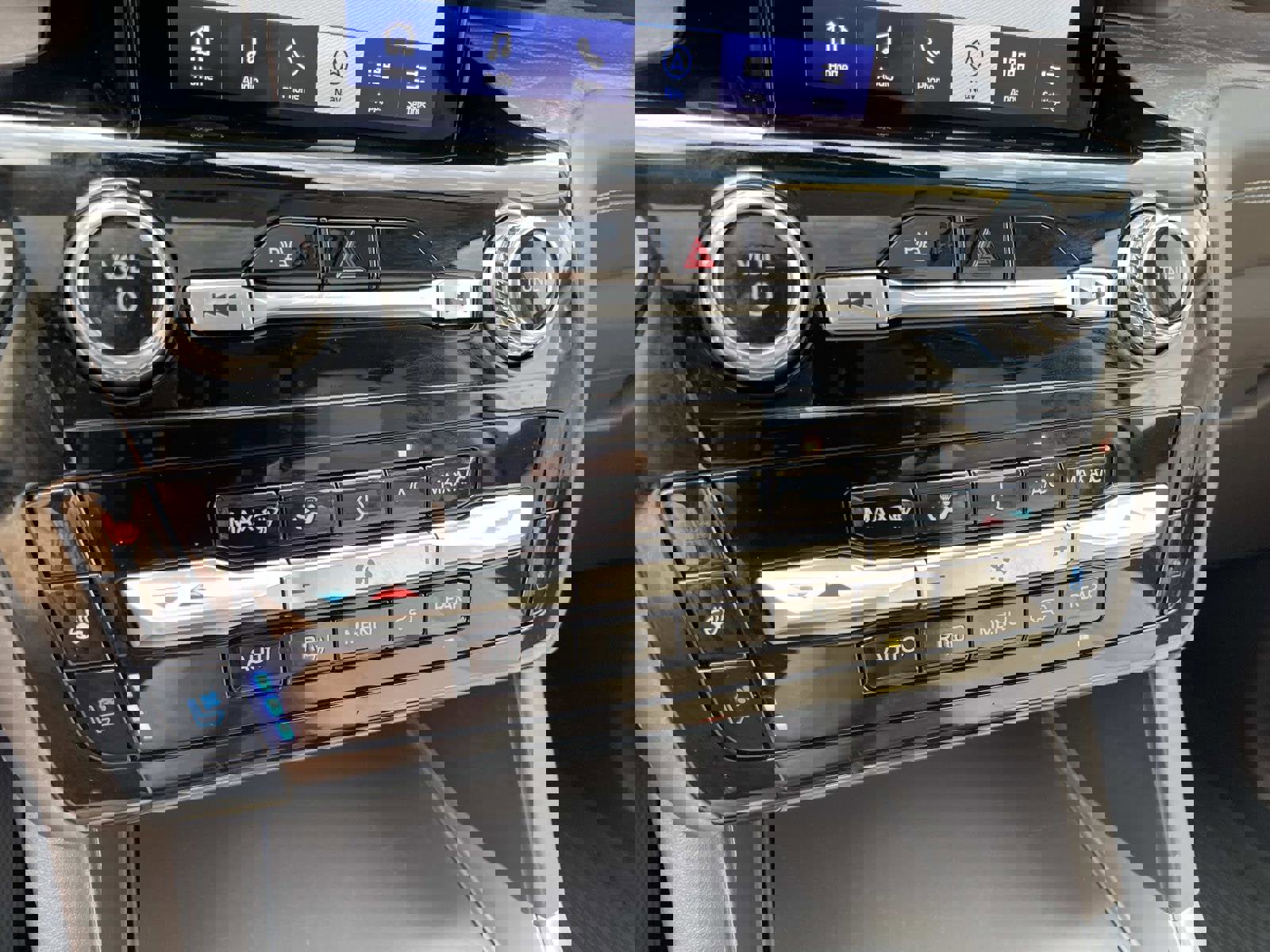 Certified 2023 Ford Explorer Platinum w/ Technology Package image 21