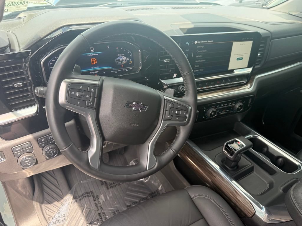 Used 2025 Chevrolet Silverado 1500 LT Trail Boss w/ LT Trail Boss Premium Package AWD/4WD image 16