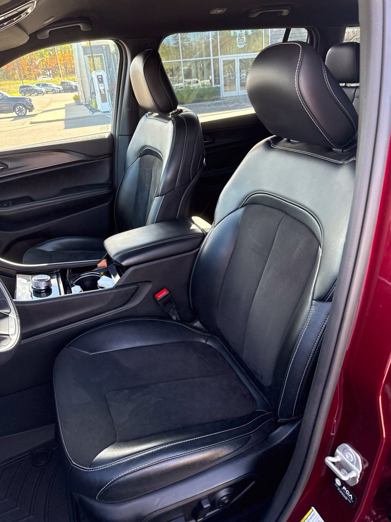 Used 2023 Jeep Grand Cherokee L Laredo AWD/4WD image 15