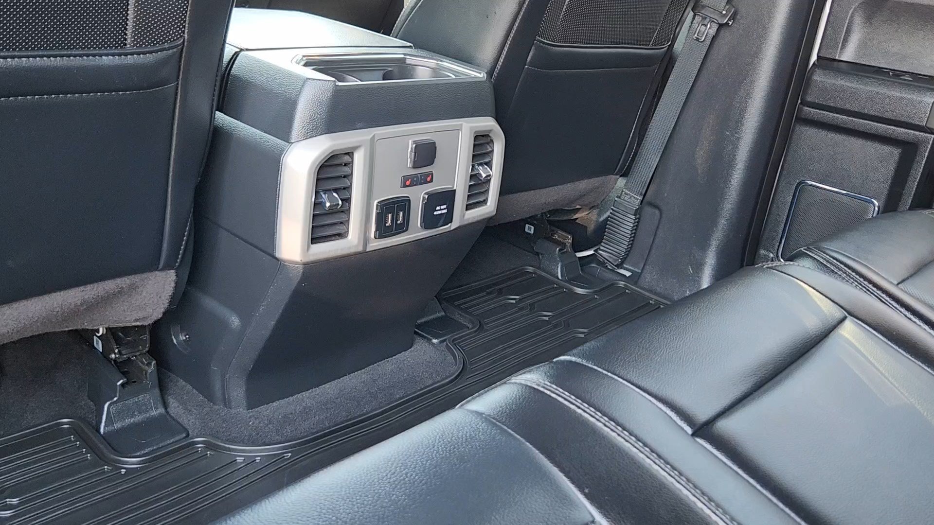 Certified 2019 Ford F450 Lariat w/ Lariat Ultimate Package AWD/4WD image 18