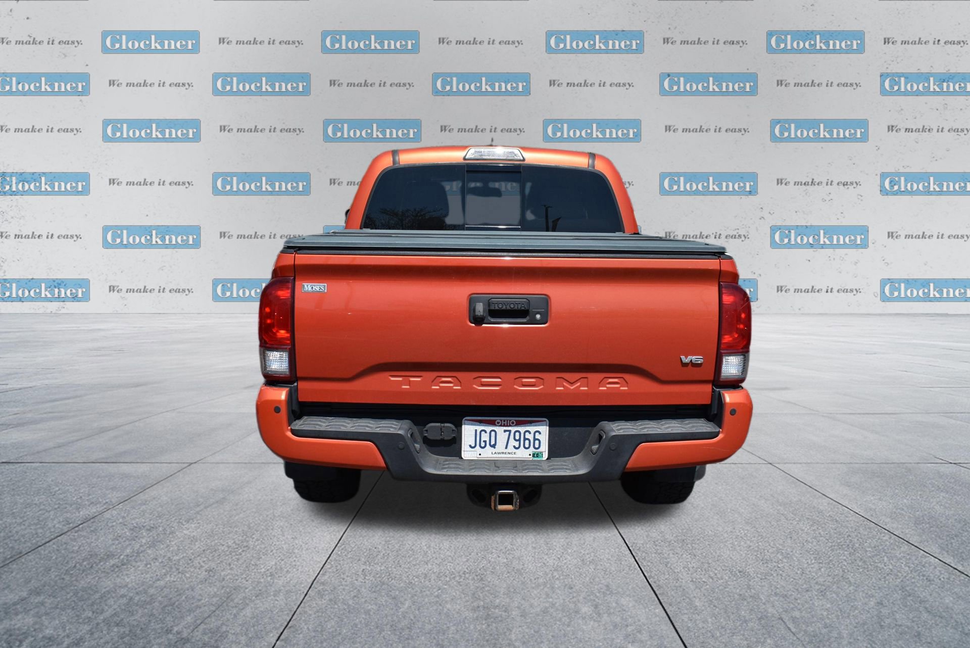 Used 2017 Toyota Tacoma TRD Sport w/ Premium & Technology Package image 4