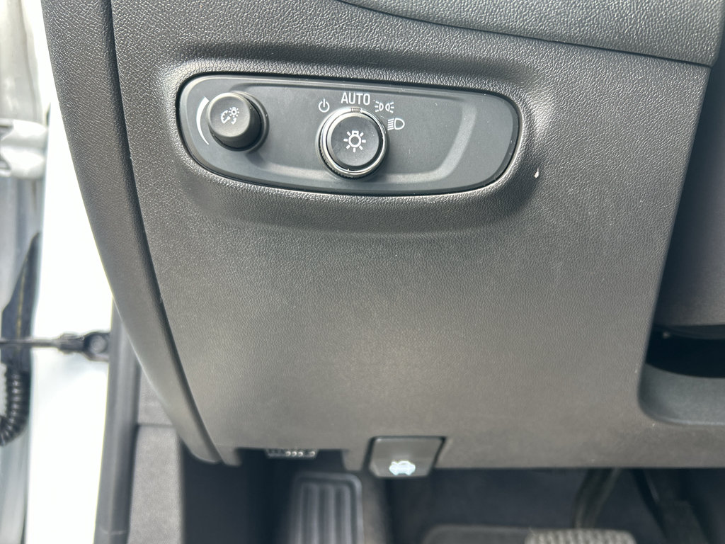 Used 2021 Chevrolet Equinox LS AWD/4WD image 18