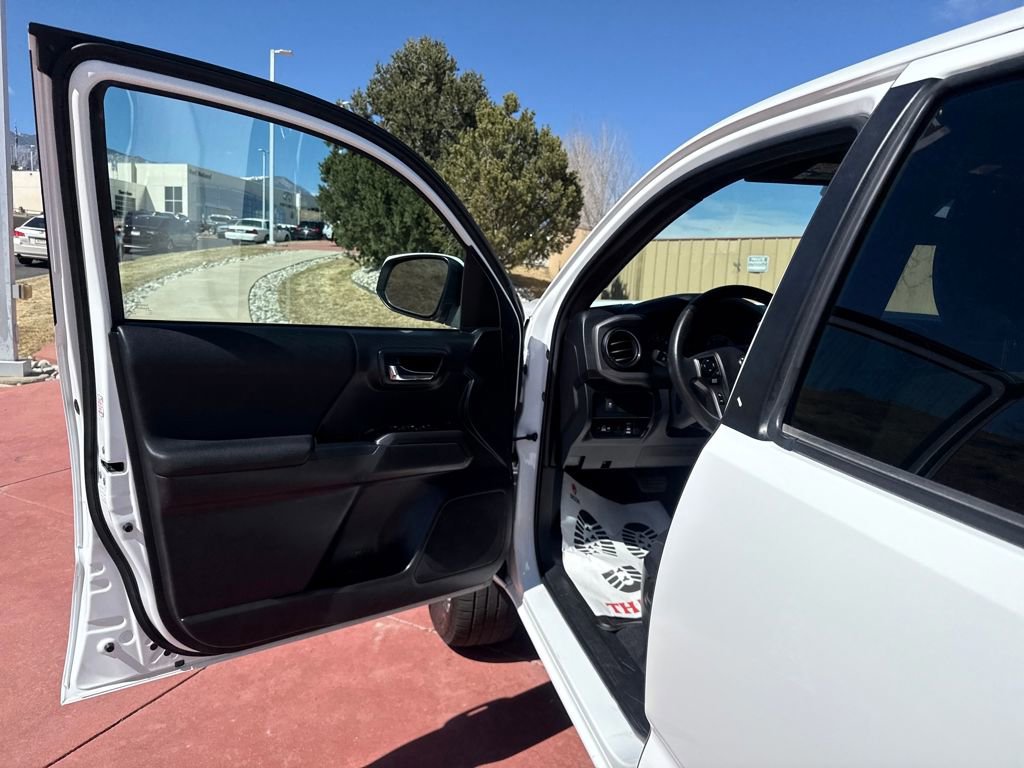 Used 2022 Toyota Tacoma TRD Off-Road w/ Technology Package image 11