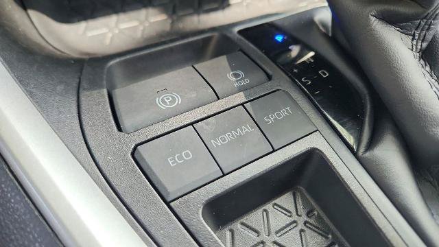 Used 2025 Toyota RAV4 XLE FWD image 17