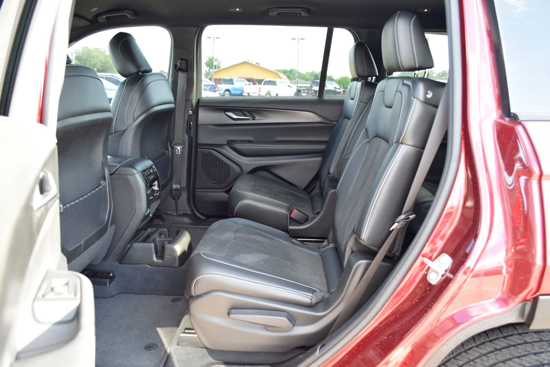 Used 2023 Jeep Grand Cherokee L Laredo image 20