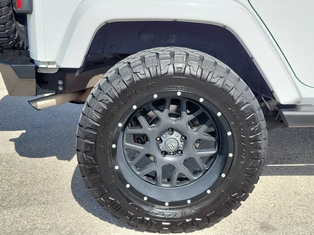 Used 2017 Jeep Wrangler Unlimited Sahara w/ Max Tow Package AWD/4WD image 8