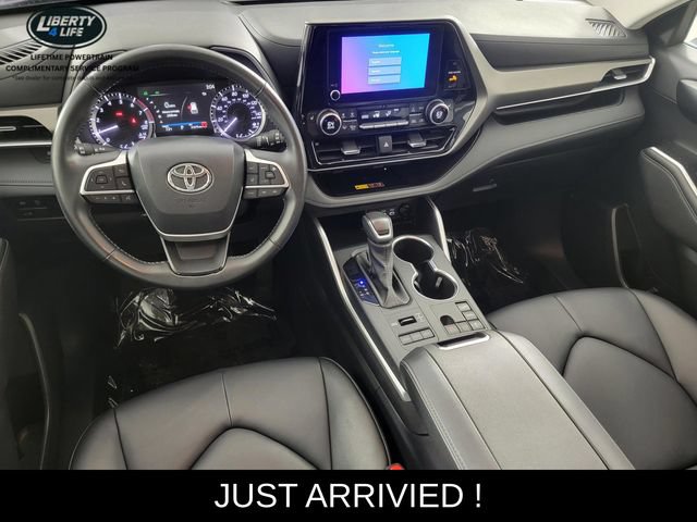 Used 2025 Toyota Highlander XLE AWD/4WD image 31
