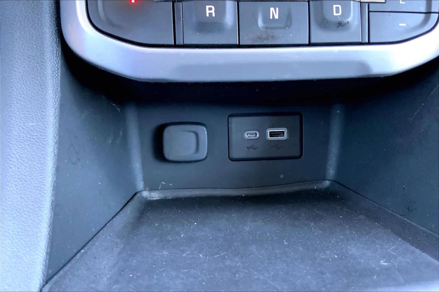 Used 2021 GMC Acadia SLE w/ Driver Convenience Package FWD image 35