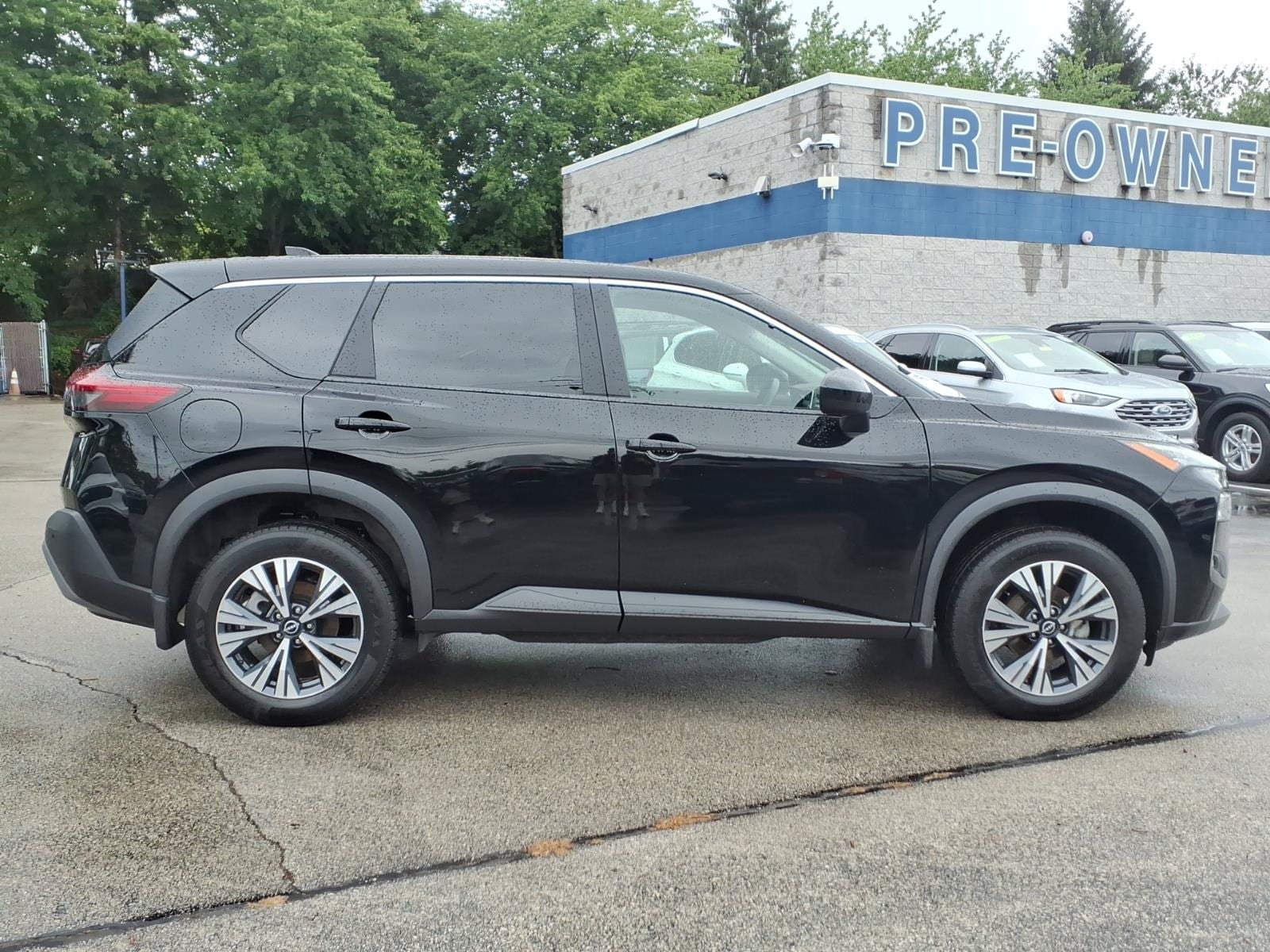 Used 2023 Nissan Rogue SV AWD/4WD image 2